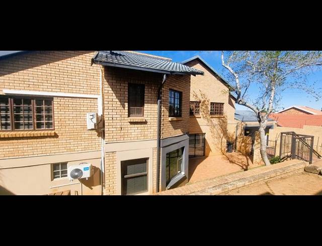 5 BEDROOM HOUSE FOR SALE IN ZWARTKOP